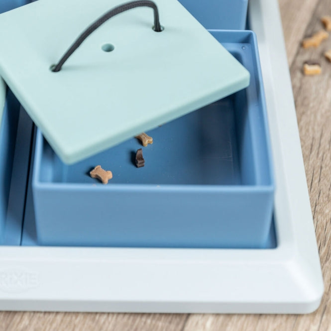 Trixie Dog Activity Poker Box 1